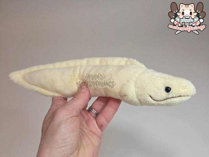 Banana p-eel plush (minky & mochi)