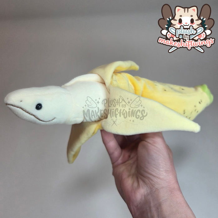 Banana p-eel plush (mochi)