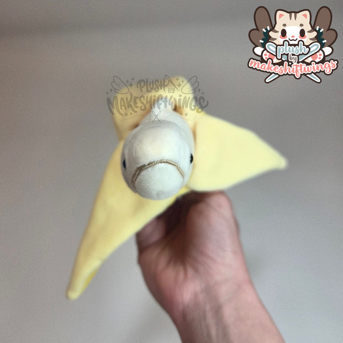 Banana p-eel plush (mochi)