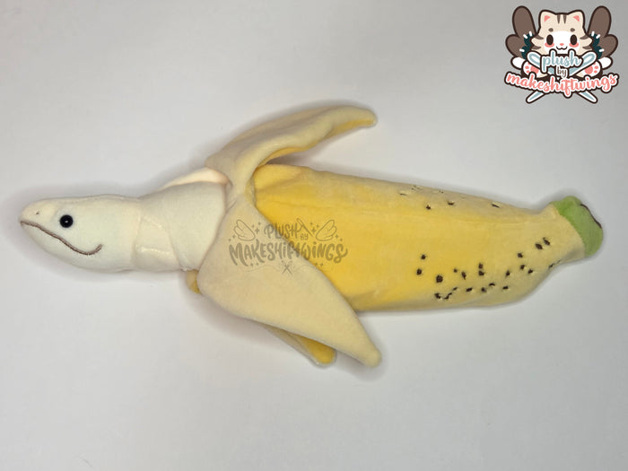 Banana p-eel plush (mochi)