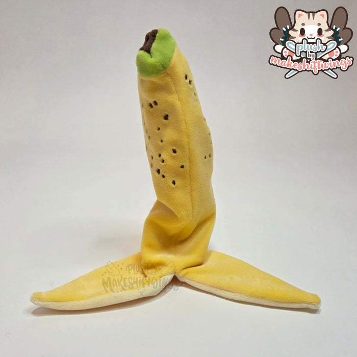 Banana p-eel plush (mochi)