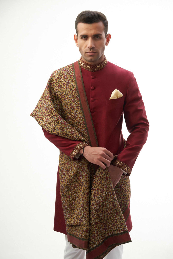 Maroon Brocade Silk Sherwani with Handcrafted Zardozi – Elegant maroon silk sherwani featuring intricate zardozi embroidery for a royal touch.