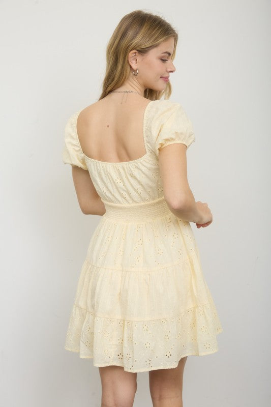 MULTI-PATTERN EYELET PUFF
SLEEVE TIERED MIDI DRESS
