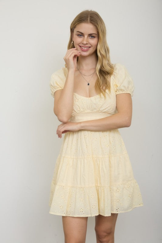 MULTI-PATTERN EYELET PUFF
SLEEVE TIERED MIDI DRESS