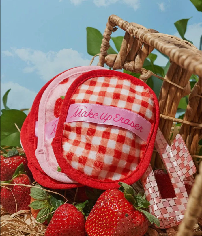 Strawberry Fields 7 Day MakeUp Eraser Set