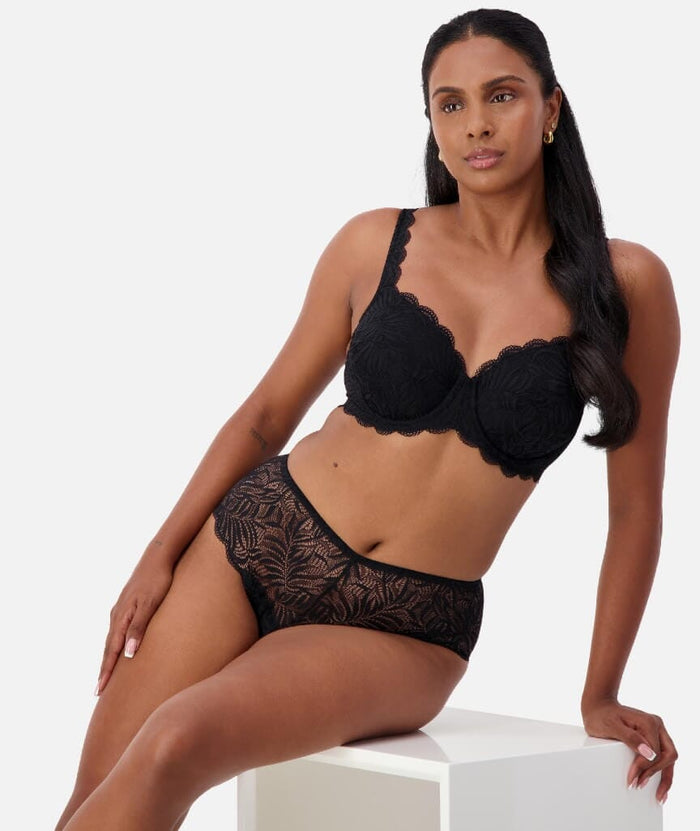 Triumph Essential Lace Maxi Brief - Black